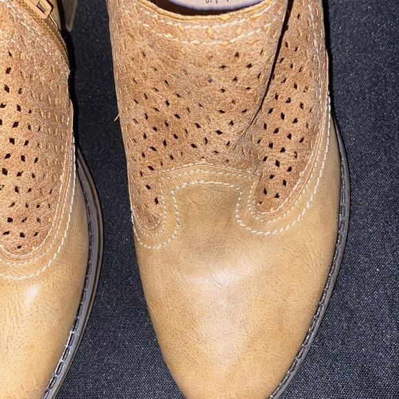 BOUTIQUE BY CORKYS WO SIZE 10 ANKLE BOOTS INSIDE ZIPPER GOOD CLEAN CONDIRION - Picture 4 of 10